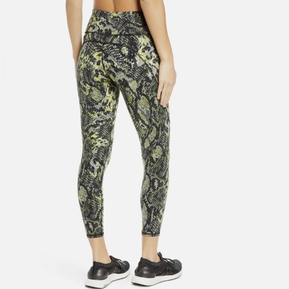 NWOT Sweaty Betty Citrus Yellow Snake Print 7/8 Length Power Legging Medium - Picture 2 of 13